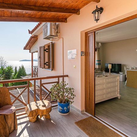 Paralio Astros Beachfront Suites Ксиропигадо Экстерьер фото