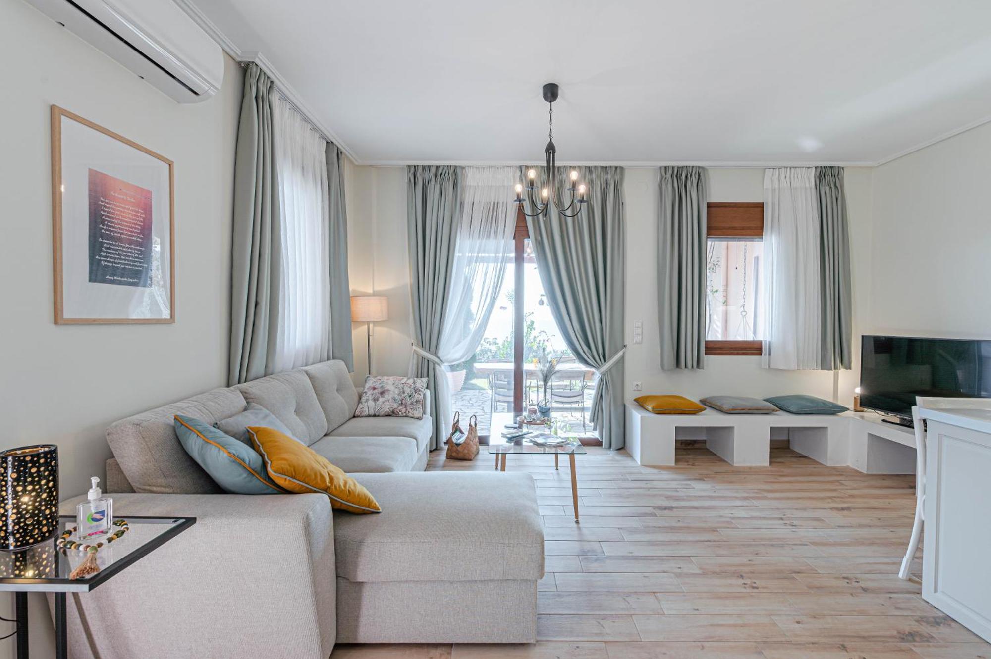 Paralio Astros Beachfront Suites Ксиропигадо Экстерьер фото