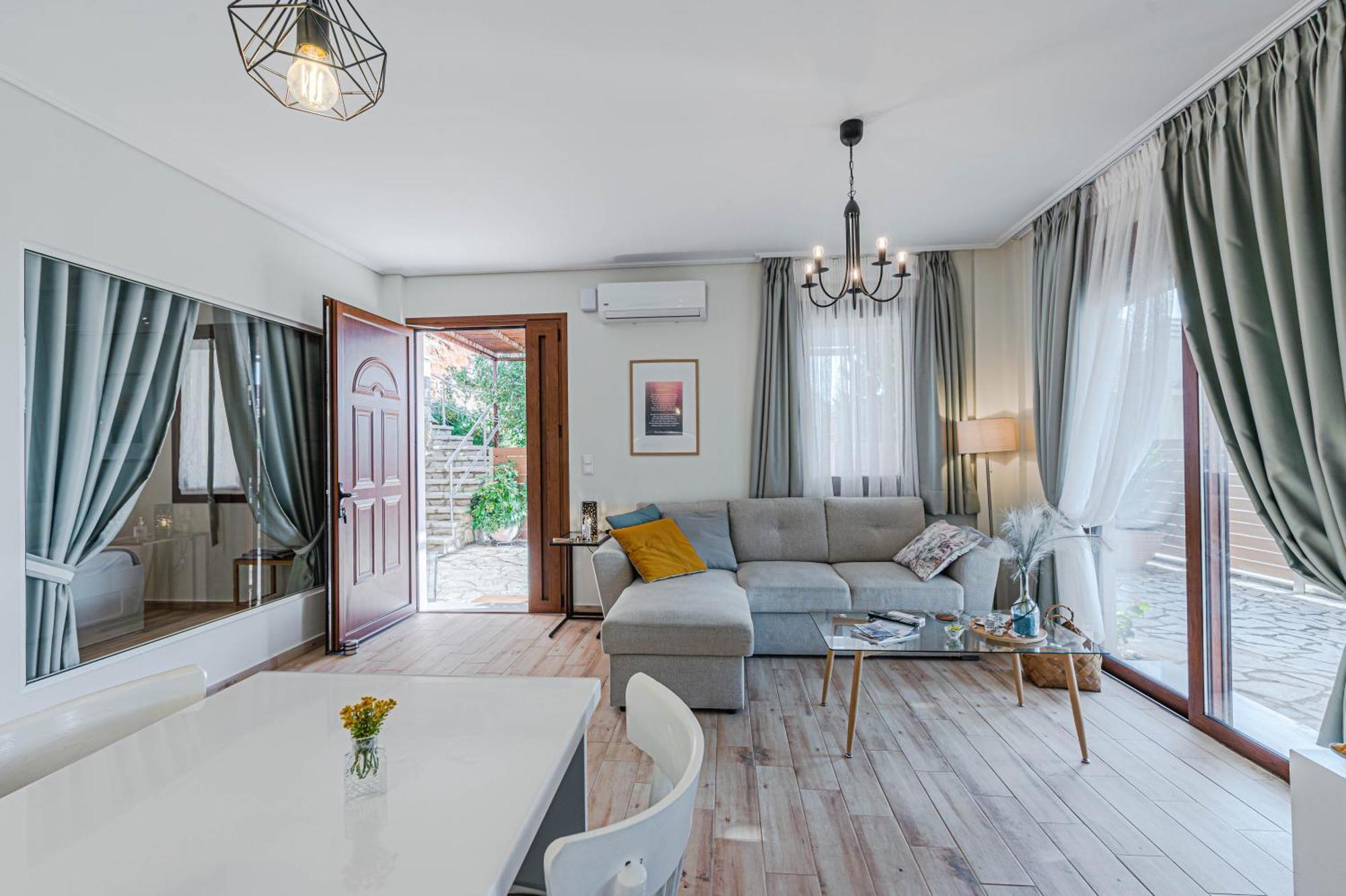 Paralio Astros Beachfront Suites Ксиропигадо Экстерьер фото