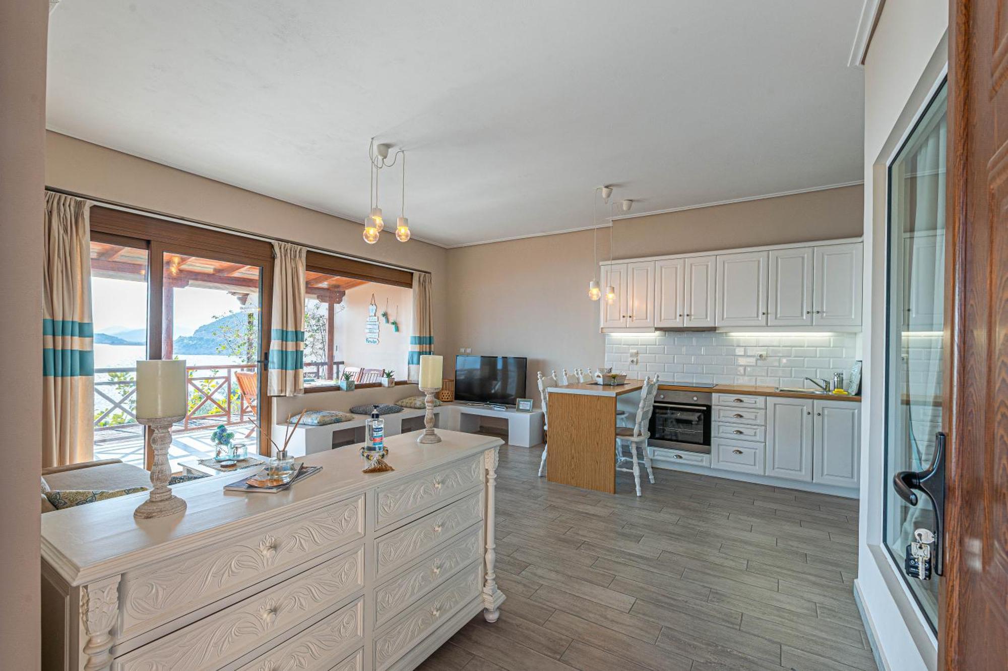 Paralio Astros Beachfront Suites Ксиропигадо Экстерьер фото