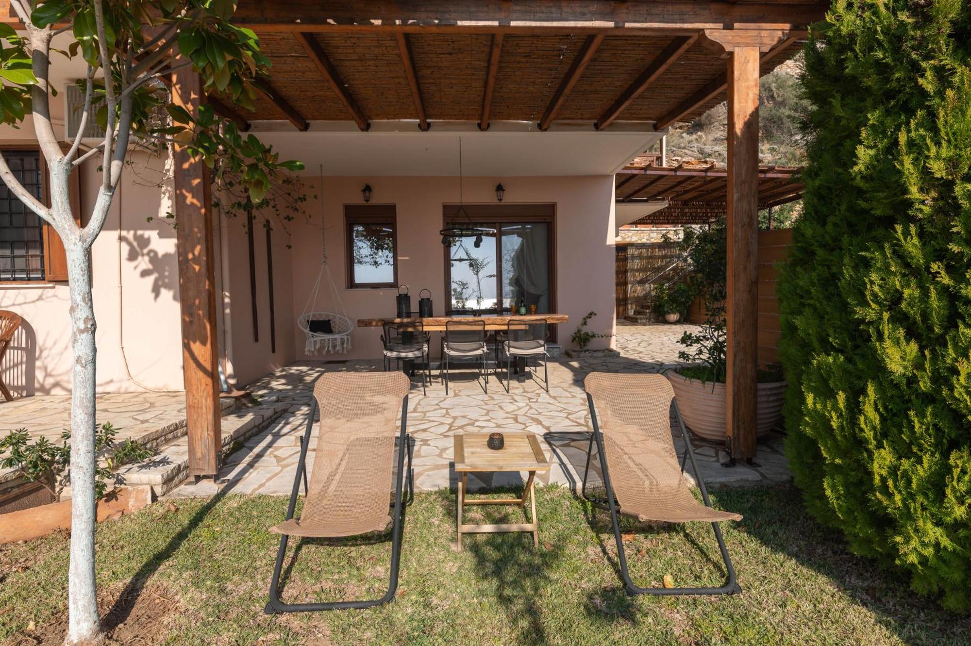 Paralio Astros Beachfront Suites Ксиропигадо Экстерьер фото