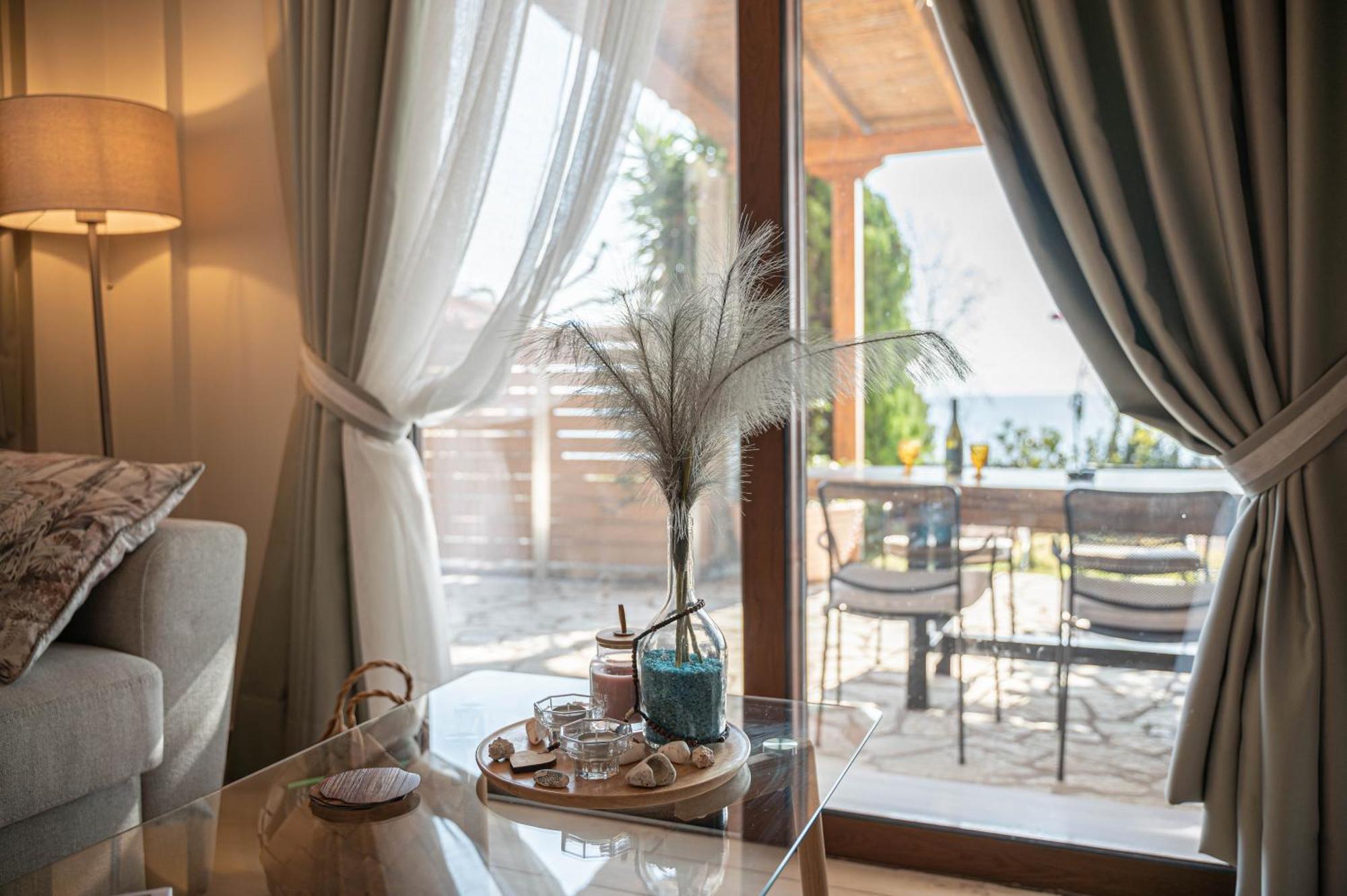 Paralio Astros Beachfront Suites Ксиропигадо Экстерьер фото