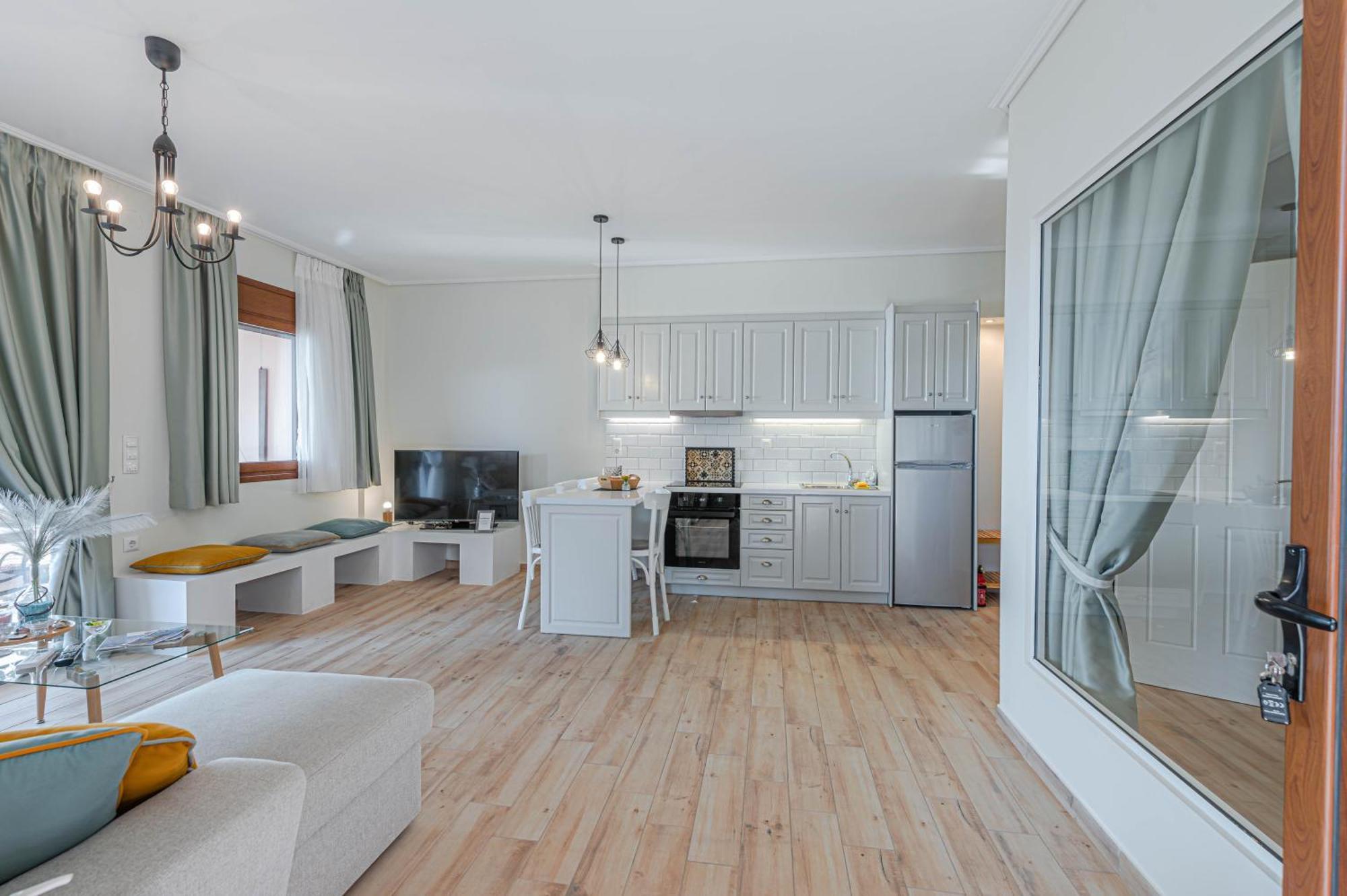 Paralio Astros Beachfront Suites Ксиропигадо Экстерьер фото