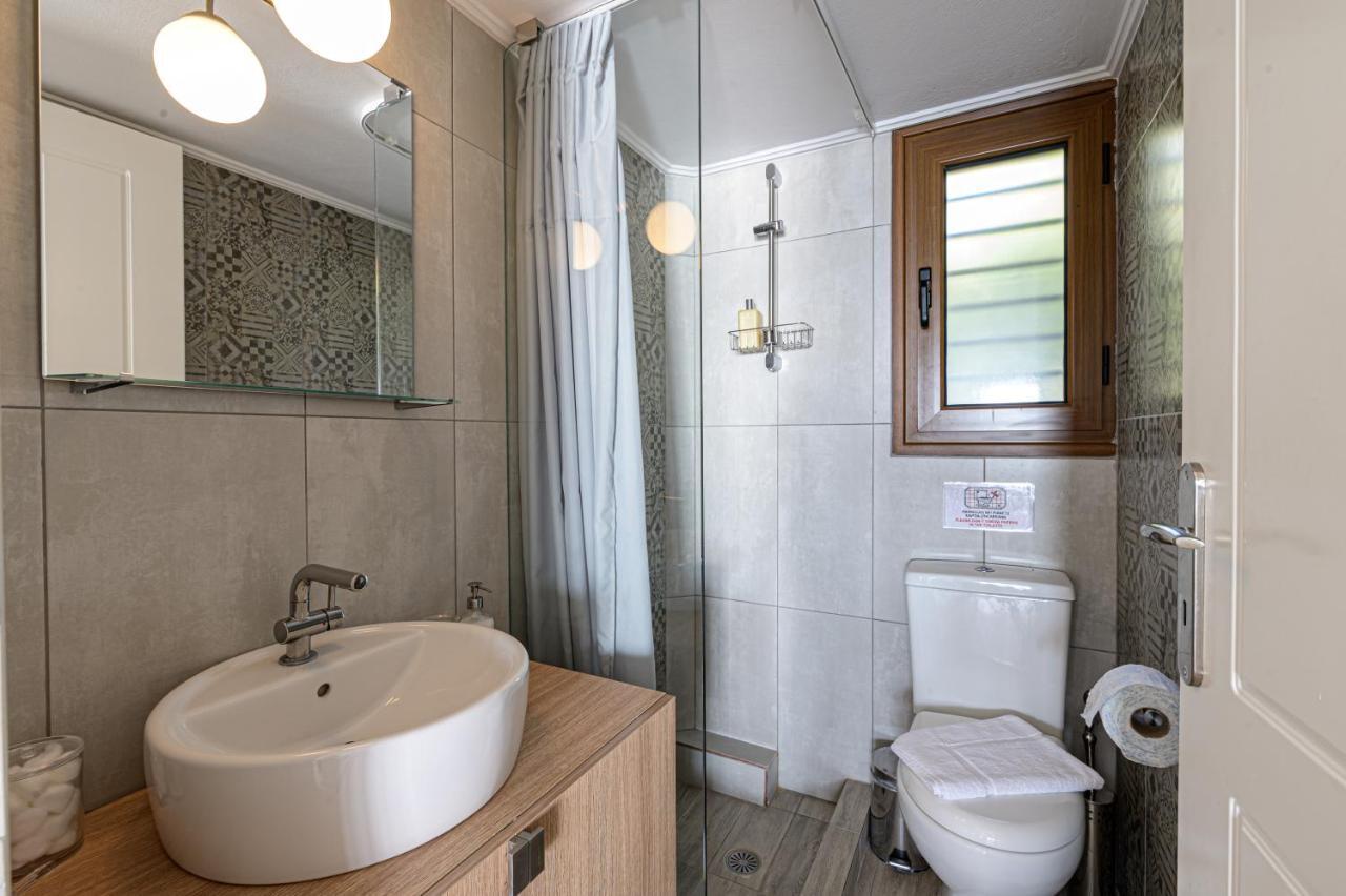 Paralio Astros Beachfront Suites Ксиропигадо Экстерьер фото