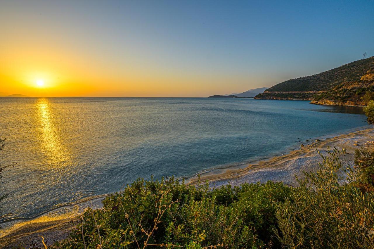 Paralio Astros Beachfront Suites Ксиропигадо Экстерьер фото