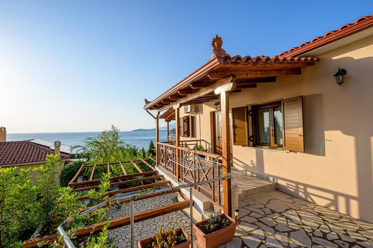 Paralio Astros Beachfront Suites Ксиропигадо Экстерьер фото