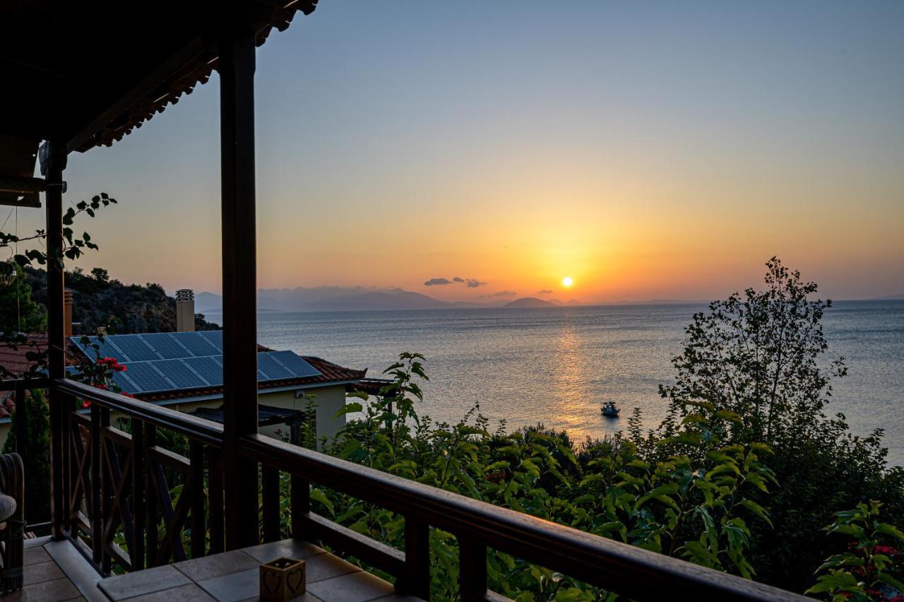 Paralio Astros Beachfront Suites Ксиропигадо Экстерьер фото
